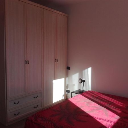 Апартаменты A Santy'S House 1Piano-No Lift-Shuttle A Pagamento-Raggiungibile A Piedi Aeroporto-Fermata Bus Fiera Di Roma A 3 Minuti-Air Condiz Ed Extra Bed For A Fee A Pagamento Фьюмичино Экстерьер фото